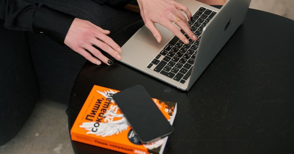 macbook pro vs air 2025 optimized